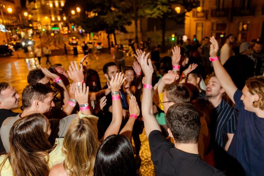 Lisbon: Pub Crawl with Open Bar, Shots & VIP Club Entry - Practical stuff that can affect your experience