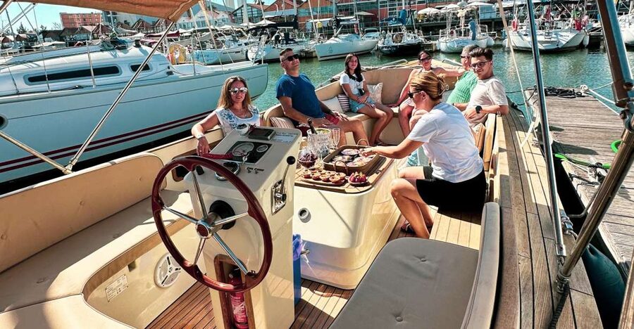 Lisbon: Relax in the Waves - Open Bar and Snacks at Sunset - On the Tejo at sunset, why this cruise feels different
