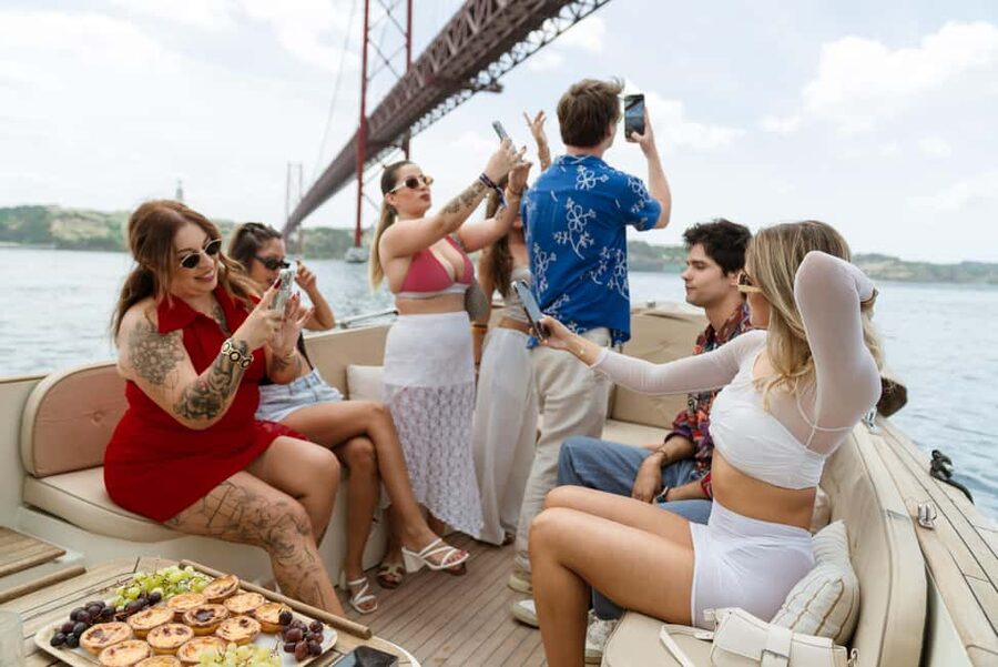 Lisbon: Relax in the Waves - Open Bar and Snacks at Sunset - Finding Ondas de Angelo at Doca de Santo Amaro, Gate #3