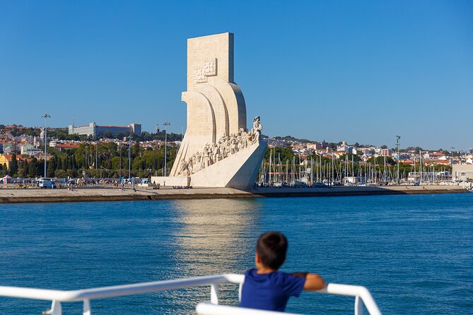 Lisbon River Boat Sightseeing Tour with a Drink - Bugio Lighthouse to the Sanctuary of Christ the King in Almada