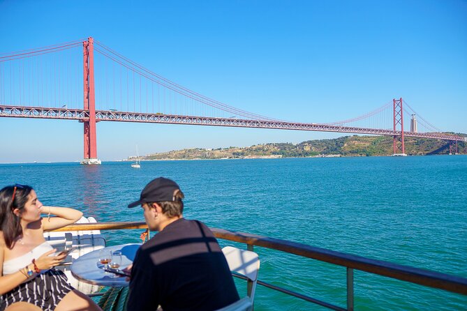 Lisbon River Boat Sightseeing Tour with a Drink - Boarding at Estação Fluvial Sul e Sueste, then off to Praça do Comércio