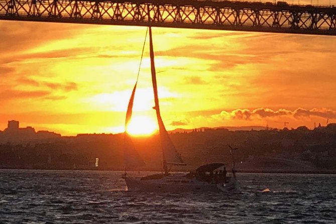 Lisbon River Sunset Sailing Cruise - Sailing vs Motoring: When Conditions Change