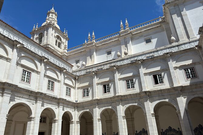 Lisbon Royal Views Small Group Tour with St George Castle Entry - Miradouro de Santa Luzia: Alfama and the Tagus from the right angle