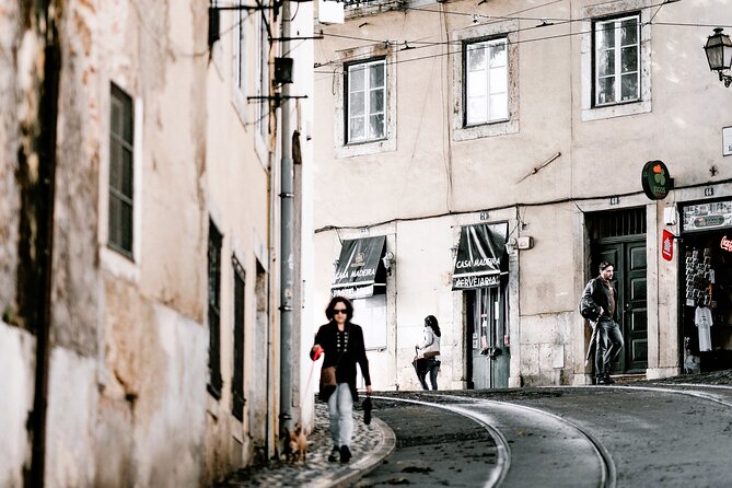 Lisbon's 7 Hills on Tuk-Tuk - What you get from a driver-guided tuk-tuk day