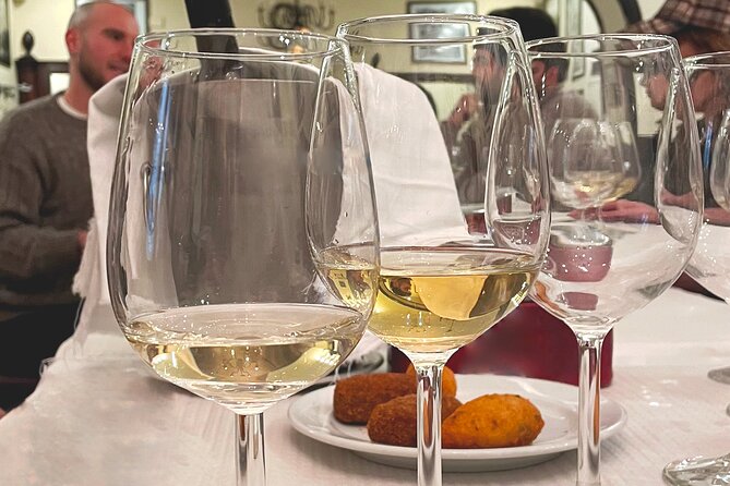 Lisbon's authentic Food and Wine tour with a Winemaker - Stop 2 by Arco de Jesus: walking Rua da Alfândega for old-city texture