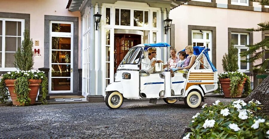 Lisbon's historic old town in a tuk-tuk in German - São Vicente de Fora: More Than a Quick Photo Moment