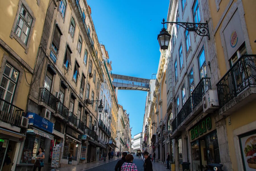 Lisbon's historic old town in a tuk-tuk in German - Why This Lisbon Old Town Tuk-Tuk Works So Well