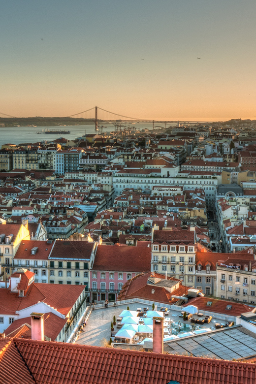 Lisbon's historic old town in a tuk-tuk in German - Alfama: The Streets You Want to Feel, Not Just See