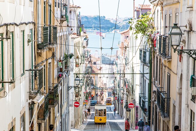 Lisbon's Old Town Private Tuk Tuk Tour (1 Hour and 30 Minutes) - St. Anthony and Lisbon Cathedral: starting with a classic Lisbon foundation