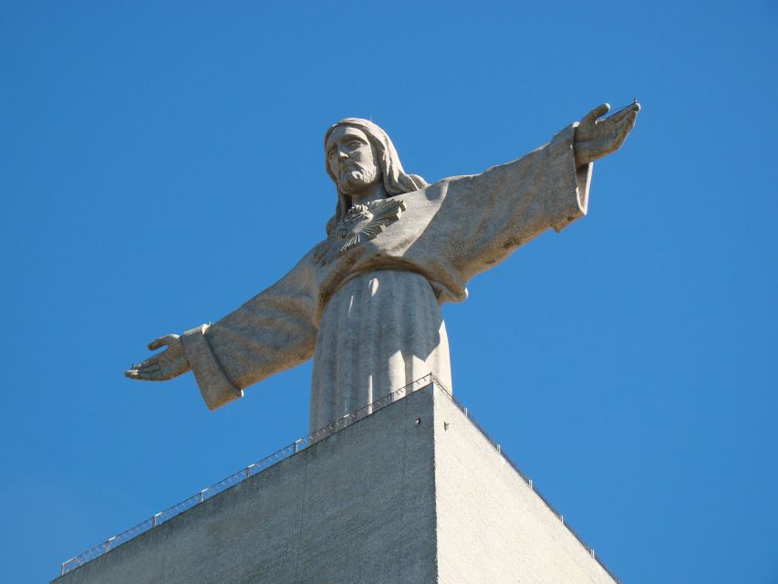 Lisbon’s South Side, River Tejo & 3-Hour Walking Tour - Cristo Rei on the schedule: bus up, then Boca do Vento lift