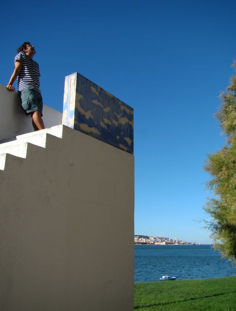 Lisbon’s South Side, River Tejo & 3-Hour Walking Tour - Group size, guide style, and the English experience