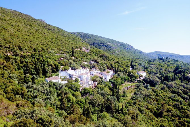 Lisbon´s South Sights & Wine Private Tour - Sesimbra: fisherman village charm and a Moorish castle viewpoint