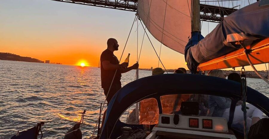 Lisbon: Sailboat Sunset Tour with a Drink - Meeting at Porta 2, Doca de Alcântara, Gate 2