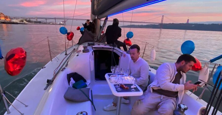 Lisbon: Sailboat Tour w/ Local Guide and Open Bar Green Wine - Life aboard: a 33-ft sailboat built for comfort, not chaos