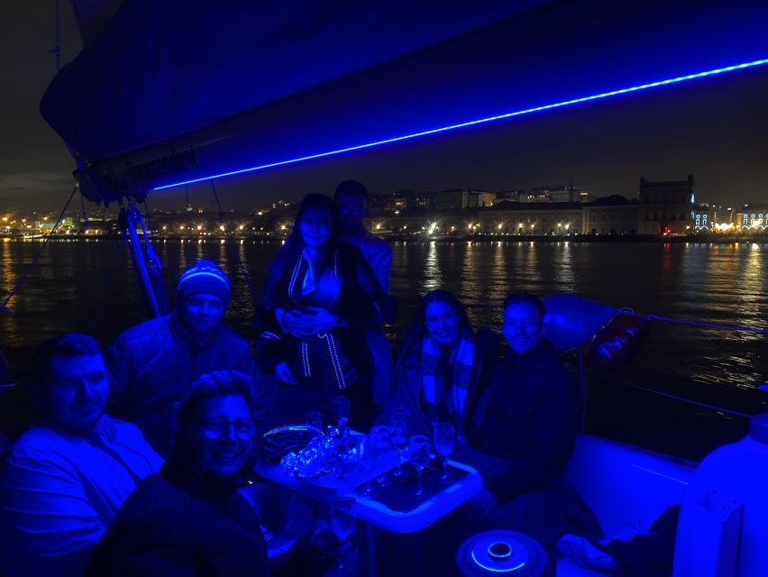 Lisbon: Sailboat Tour w/ Local Guide and Open Bar Green Wine - Weather reality in October to March, and what to pack