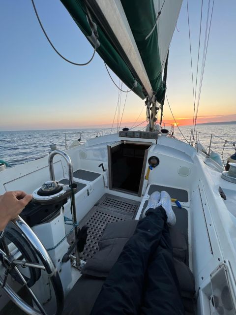 Lisbon Sailing Experience: Tagus River Tour - Courtesy wine on board: the small detail that makes the tour feel like an occasion