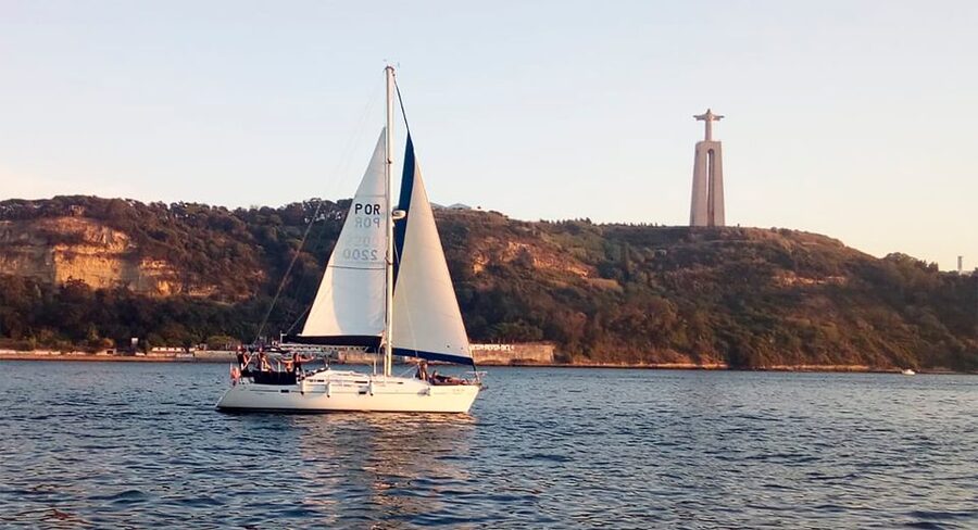 Lisbon: Sailing Tour with Wine and Snacks - Getting There: Cais do Sodré to Alcântara, Then Gate 1