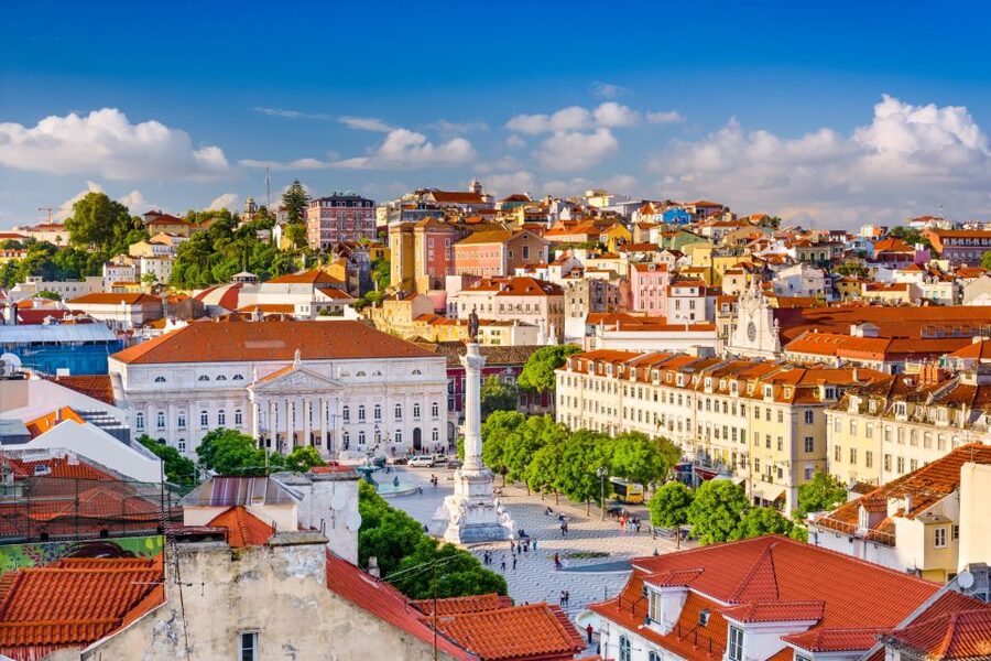 Lisbon: Saint George's Castle Entry & City Self-Guided Tours - How the castle audio helps you notice real details