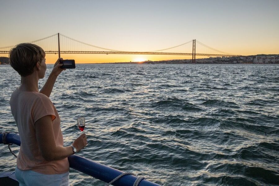Lisbon: Sightseeing Boat Tour with Hop-On Hop-Off Option - The Onboard Experience: Wi-Fi, Toilets, and App Audio