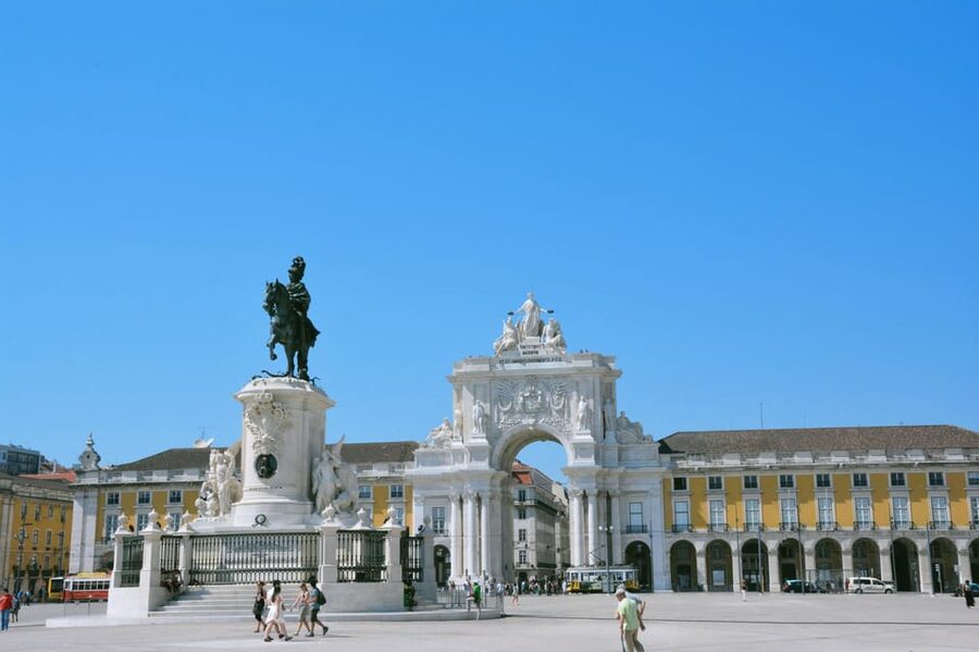 Lisbon: Sightseeing City Tour by Tuk-Tuk - Mercado da Ribeira and finishing where you can keep exploring