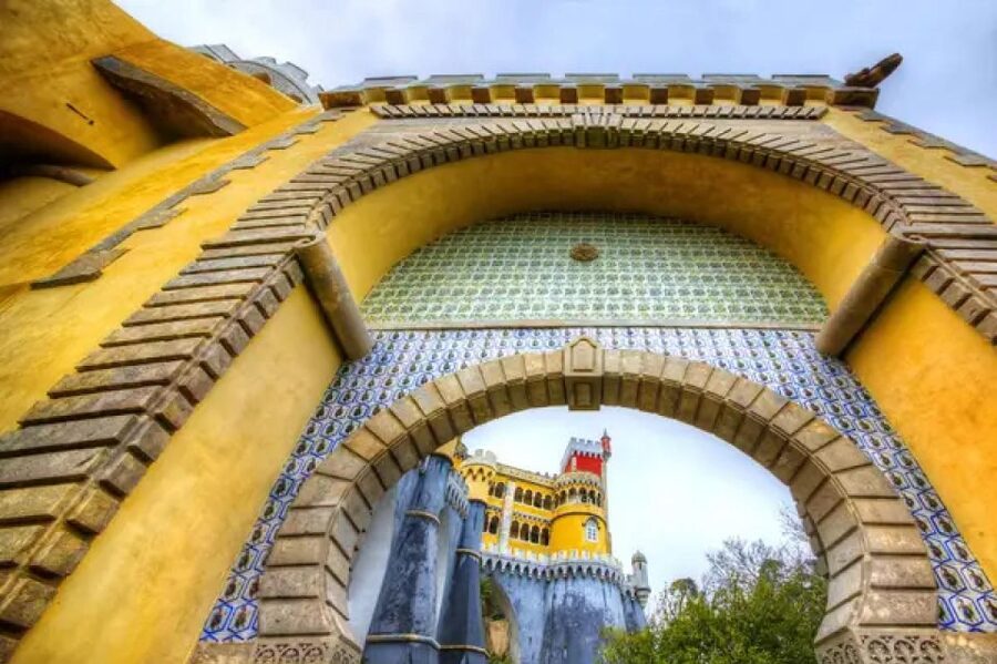 Lisbon: Sintra, Pena Palace, Cabo da Roca & Cascais Day Tour - Colares lunch hour, a quieter break before the coastline