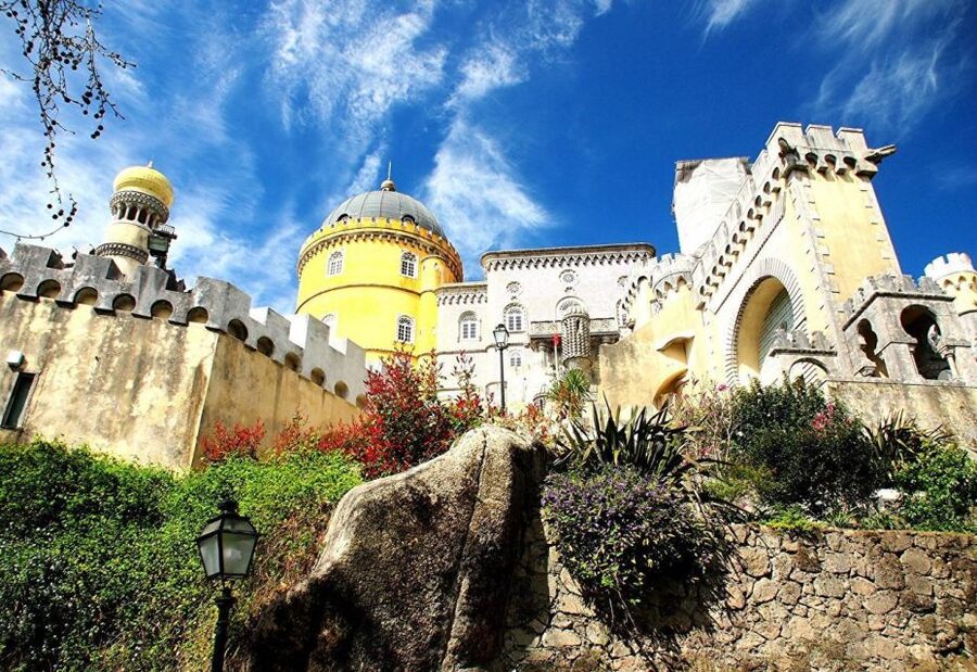 Lisbon: Sintra, Pena Palace, Cabo da Roca & Cascais Day Tour - Cascais by the sea, aristocracy-era charm in a brief stop