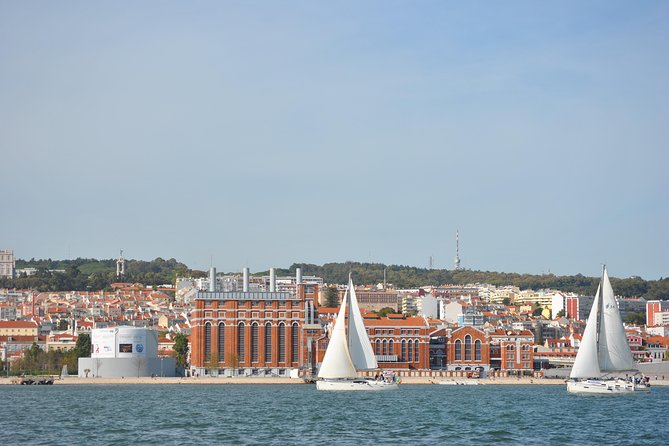 Lisbon Small Group Day Cruise with Historic Commentary & a Drink - Castelo de São Jorge: the river bonus you should watch for