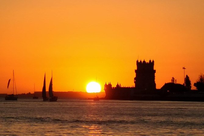 Lisbon Small Group Sunset Sailing 2h Cruise with Drinks Included - Monument to the Discoveries: the first stop for sea power views