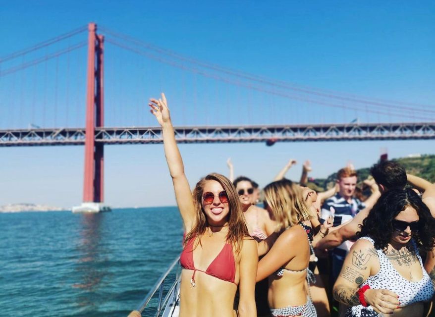 Lisbon: Splash Boat Party the only all inclusive party + SUP - Key highlights you will actually use