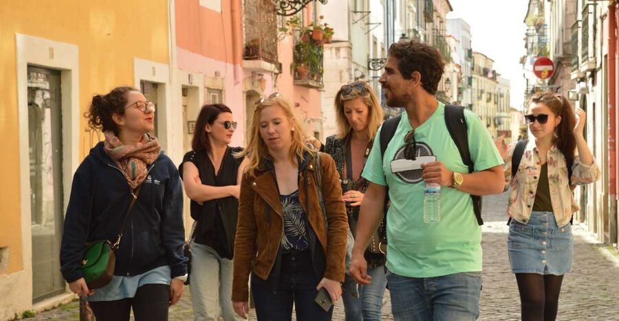 Lisbon: Starter Walking Tour to the highlights in German - Rossio Square Meet-Up, the Route Rhythm, and What to Bring