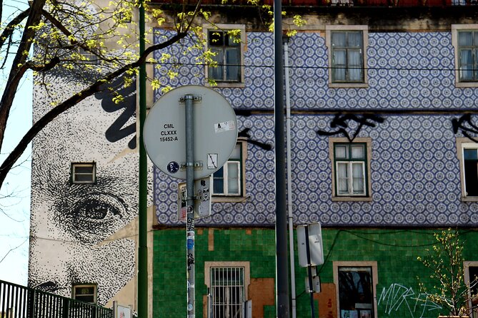 Lisbon Street Art and Lookout Point Tour - The $38.99 value: small group focus plus hotel pickup