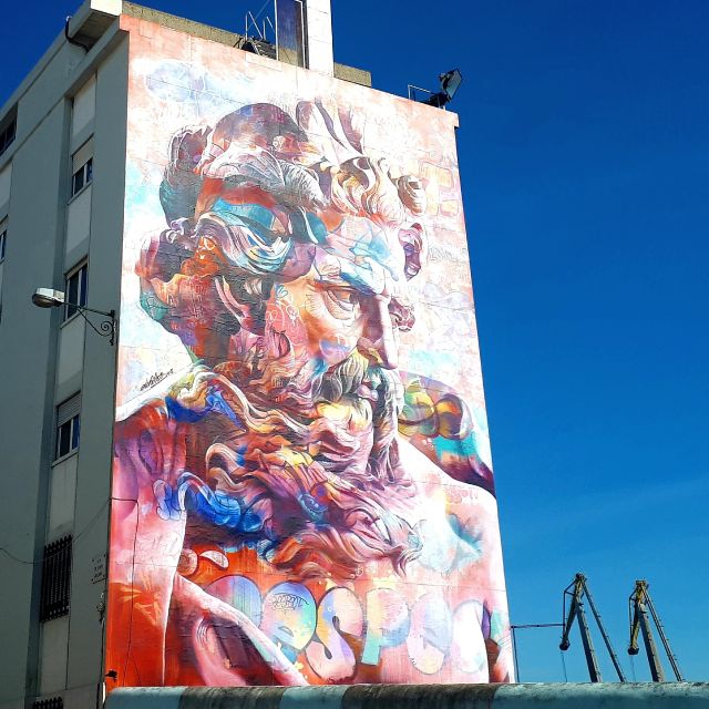 Lisbon Street Art Lovers Walk - The political and social context that gives the art meaning