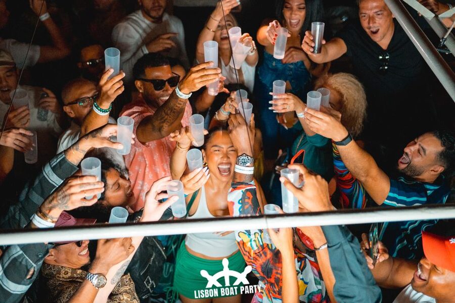 Lisbon: Sunset Boat Party with 2 Drinks and Free Club Entry - Key points before you go