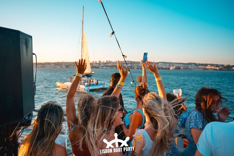 Lisbon: Sunset Boat Party with 2 Drinks and Free Club Entry - After the boat: free club entry and keeping the momentum