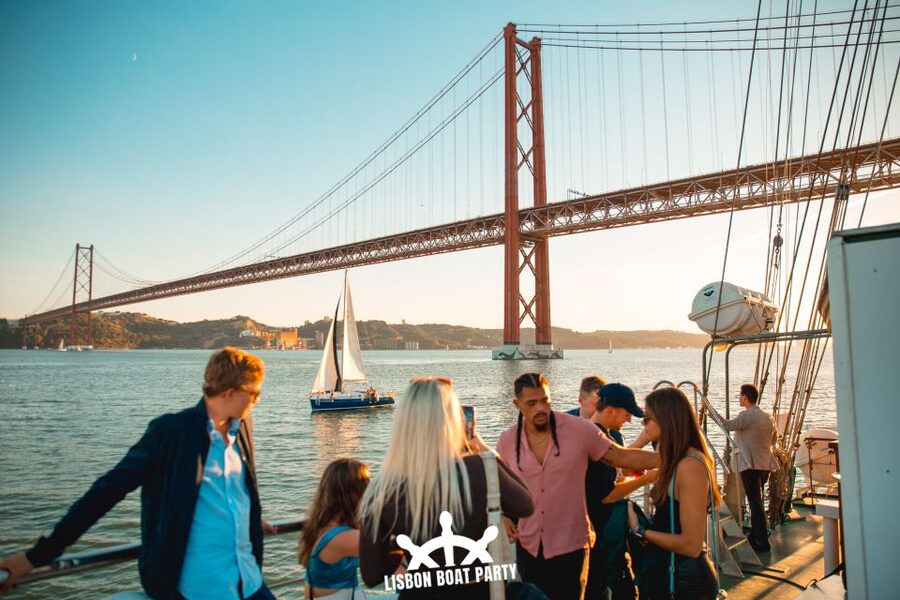 Lisbon: Sunset Boat Party with 2 Drinks and Free Club Entry - Price and value: is $47 worth the night?