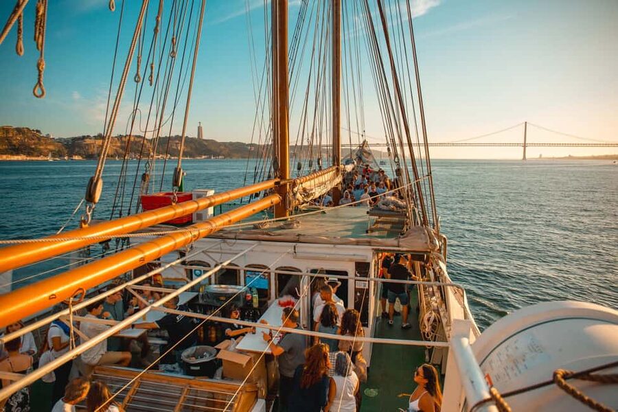 Lisbon: Sunset Boat Party with Live DJ and Night Club Entry - Christ the King Stop: When the View Matters More Than the Photo
