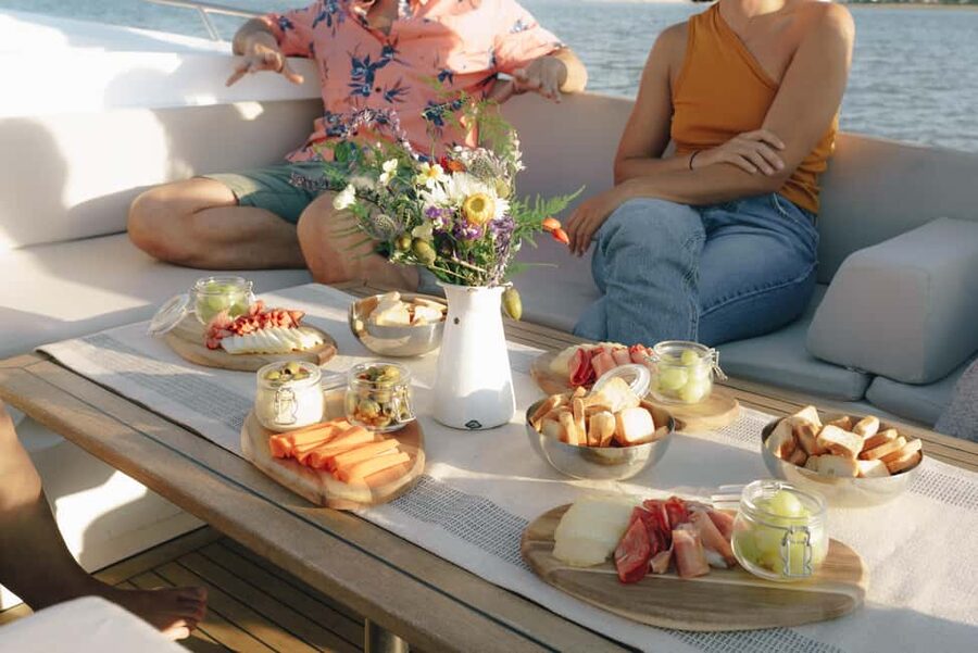 Lisbon Sunset Boat Tour with local Snacks & Drinks - The Sunset Route: Framing Sights From the North and South Banks