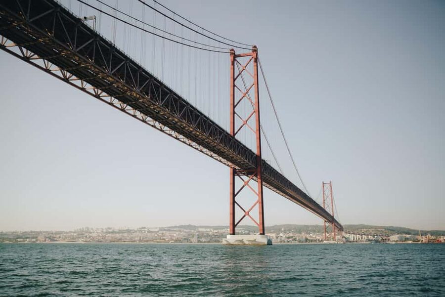 Lisbon Sunset Boat Tour with local Snacks & Drinks - What the Guide and Skipper Add to the Experience