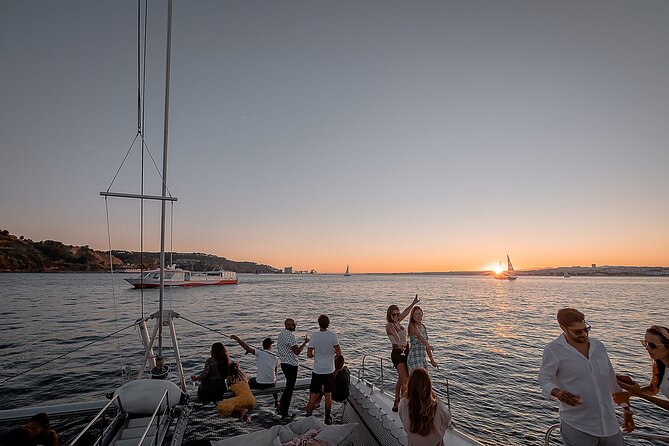 Lisbon: Sunset Catamaran Boat Tour with Music and Drinks - Key things I’d bet on (before you book)