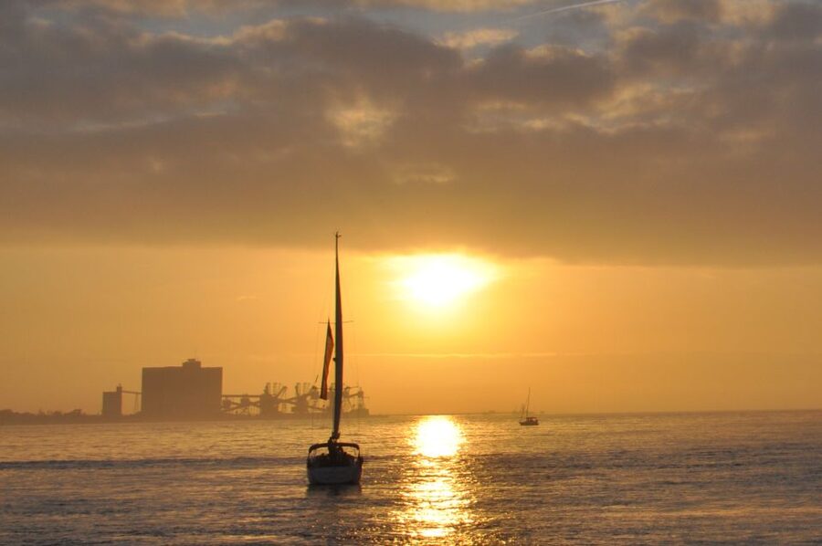 Lisbon: Sunset Cruise on The Tagus River with Welcome Drink - How to enjoy the sunset portion without stress