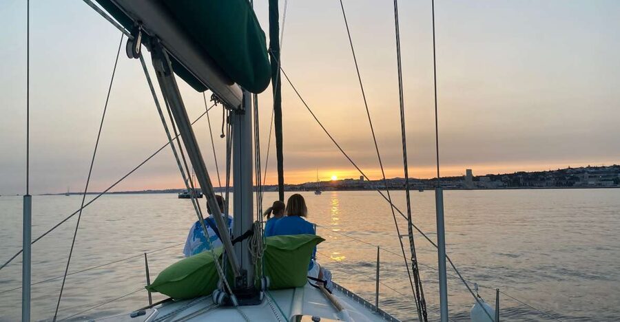 Lisbon: Sunset Cruise on The Tagus River with Welcome Drink - Cacilhas and the 25 de Abril Bridge views you cannot fake