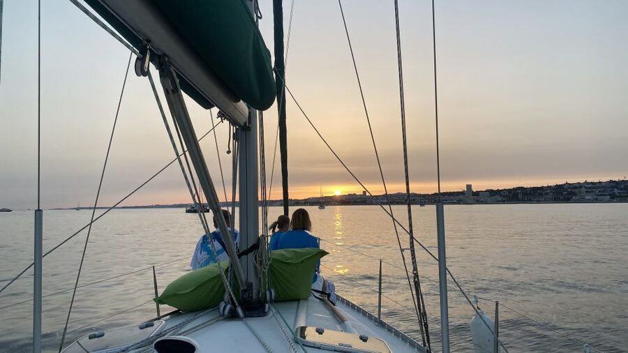 Lisbon: Sunset Cruise on The Tagus River with Welcome Drink - Christ the King and the big finale on the south bank