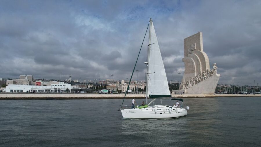Lisbon: Sunset Cruise on The Tagus River with Welcome Drink - Getting oriented: meeting points and the 2-hour route rhythm