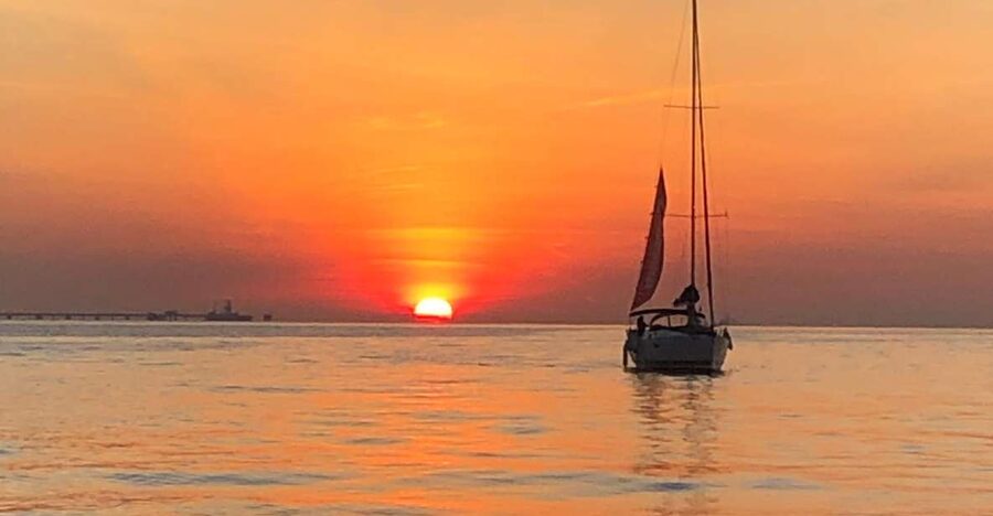 Lisbon: Sunset Cruise with Drinks and Snacks - Belem Tower to Jerónimos: The Classic Lisbon Stretch by Boat