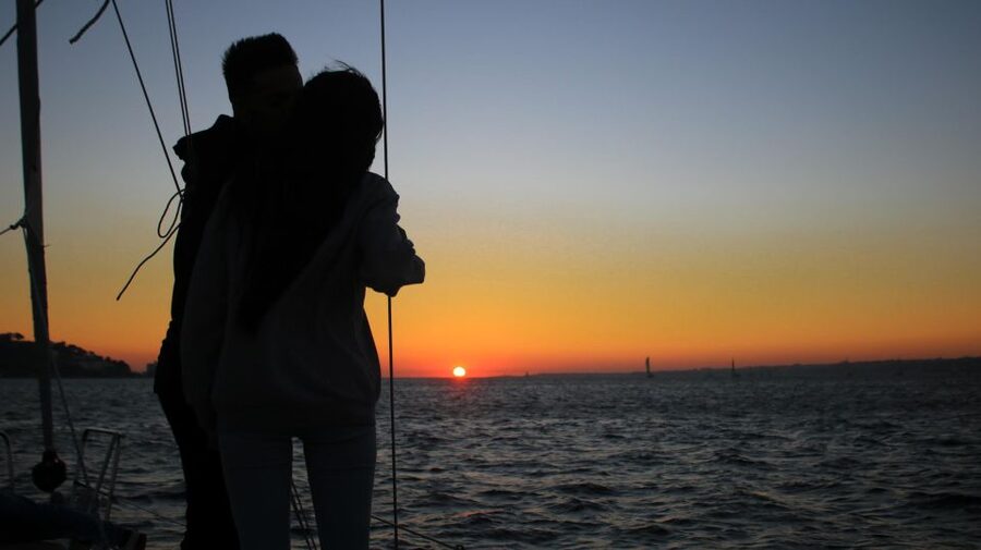 Lisbon: Sunset Cruise with Drinks and Snacks - The 25 de Abril Bridge Moment You’ll Actually Remember