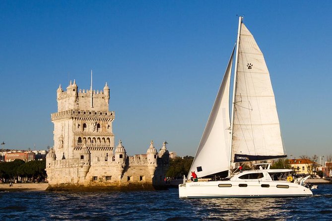 Lisbon: Sunset Cruise With Drinks on Spacious Yacht - Two Hours on the Water: How the Route Unfolds