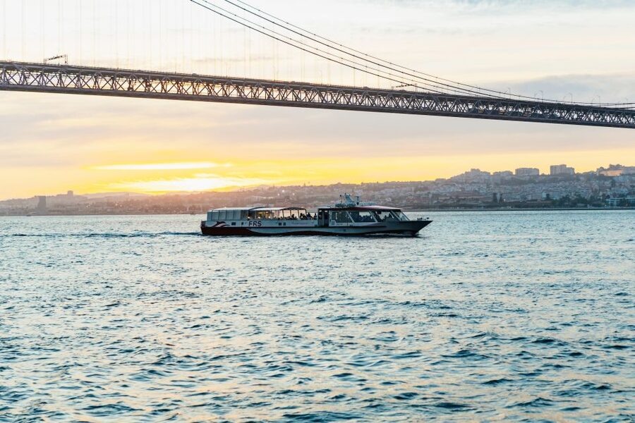 Lisbon: Sunset Cruise with Welcome Drink and Snacks - Key Things You’ll Notice on This Lisbon Sunset Cruise