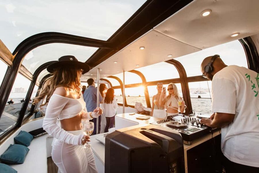 Lisbon: Sunset/Night Boat Party with Open Bar, Snacks & DJ - Why a Lisbon sunset DJ boat beats another night out