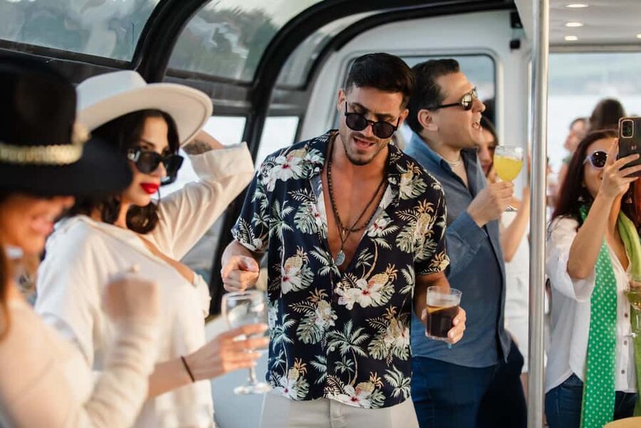 Lisbon: Sunset/Night Boat Party with Open Bar, Snacks & DJ - Meeting at Doca de Santo Amaro Gate 3, and how to show up stress-free