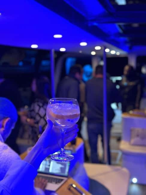 Lisbon: Sunset/Night Boat Party with Open Bar, Snacks & DJ - On-board vibe: DJ, dancing, drink flow, and the real rules